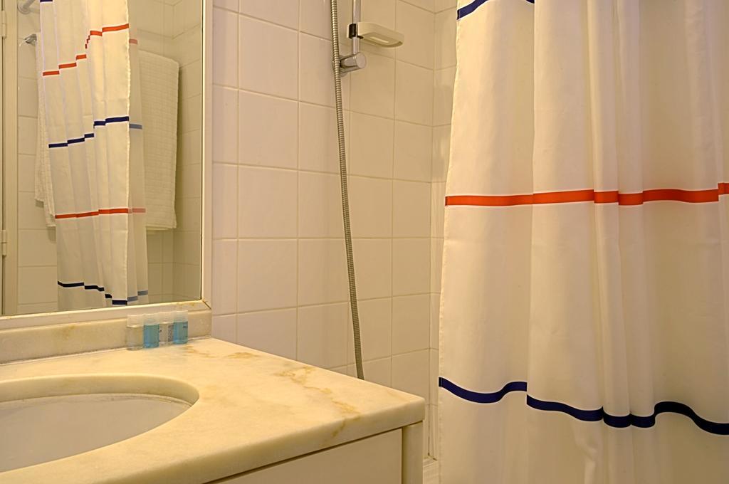 Portas Do Teatro Apartments Lisbon Room photo